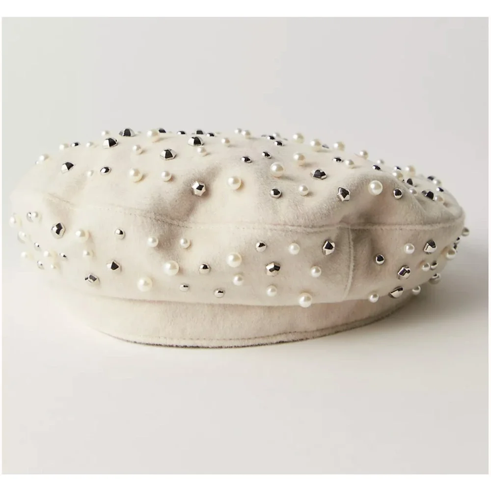 FREE PEOPLE x UNDERSTATED IVORY SO EMMA PEARL EMBELLISHED BERET HAT